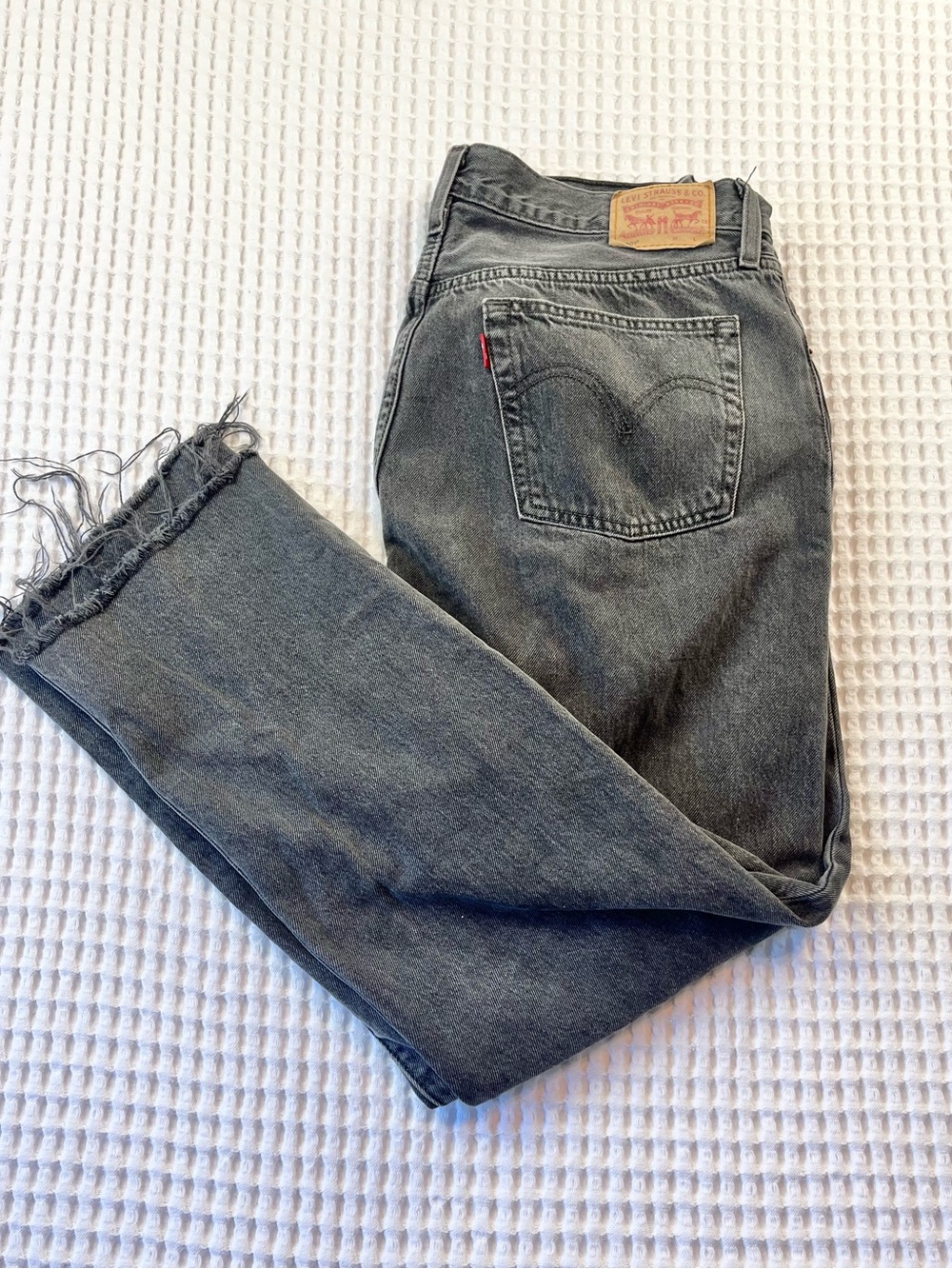 Levi’s 501 Grey Distressed Hem Jeans Button Fly Straight Leg W32 L28